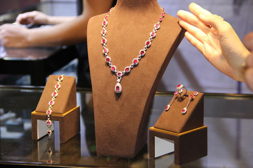 第34屆成都珠寶首飾展覽會暨工藝品展火爆開幕，璀璨盛宴引領珠寶新風尚